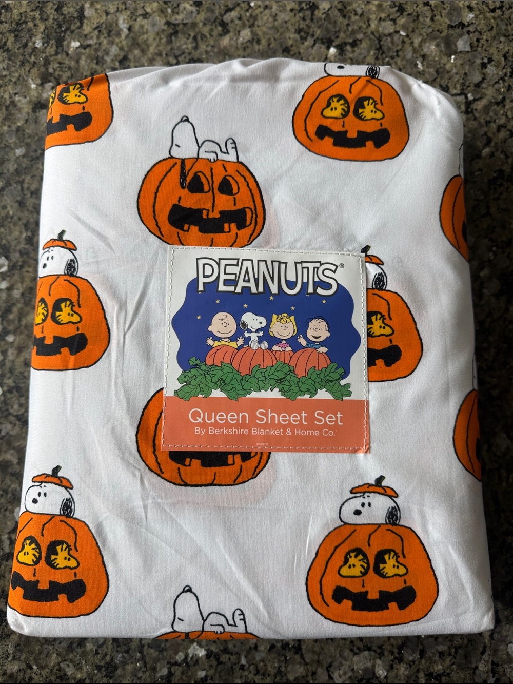 Peanuts snoopy Halloween Sheet Set Queen 4 pieces - White & Orange cute pumpkins